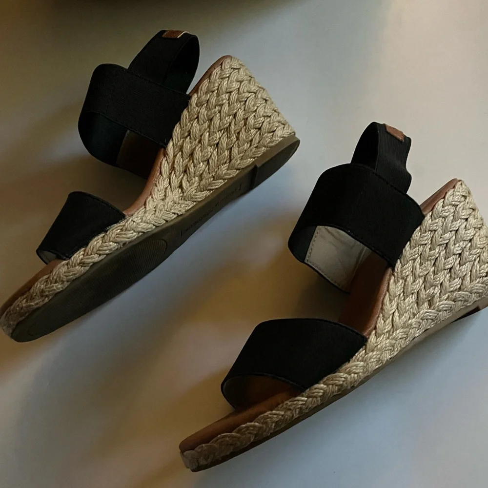 Tommy Bahama Black Wedge Sandals - Size 7 - Picture 5 of 9